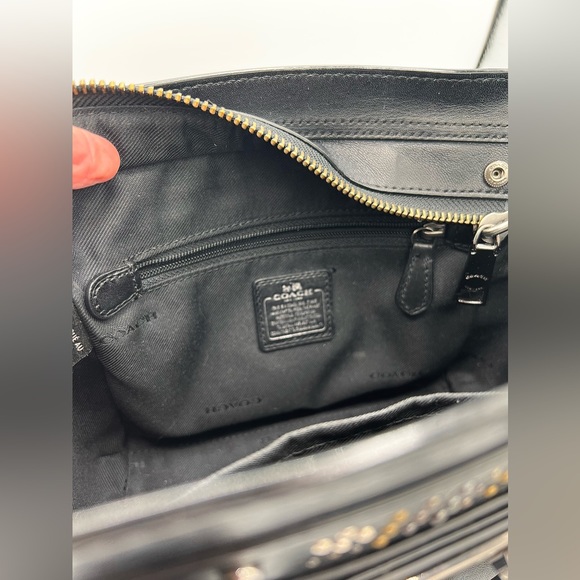 🌺Coach BANDANA RIVETS BLACK SWAGGER 21 LEATHER SATCHEL🌸🌺 - Picture 6 of 10